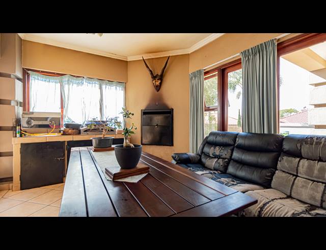 3 BEDROOM SECTIONAL TITLE FOR SALE IN MORELETA PARK